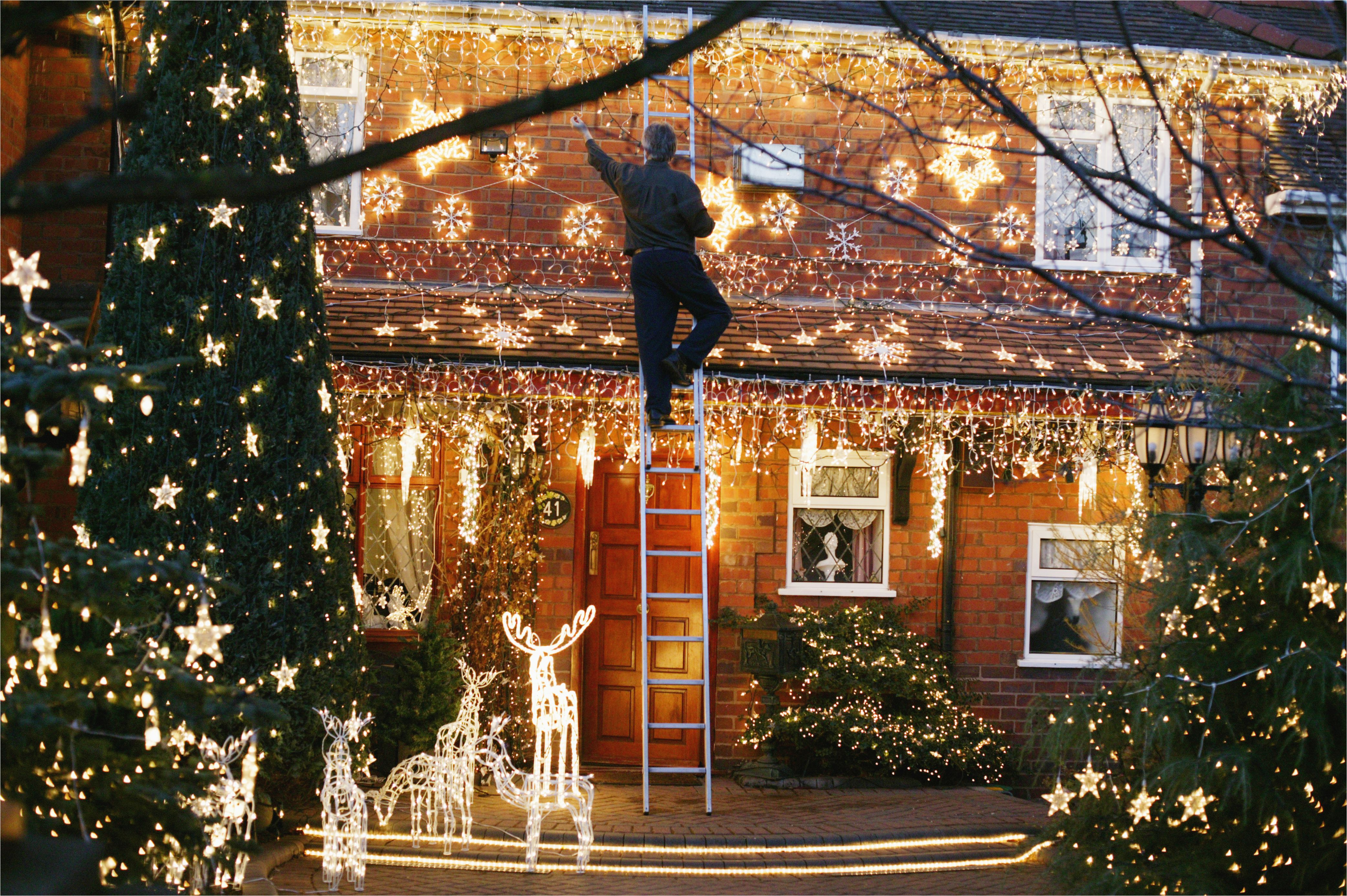 christmas lights in the front garden of a house 522104326 5a1ef4ff4e46ba001a9ac0bf jpg
